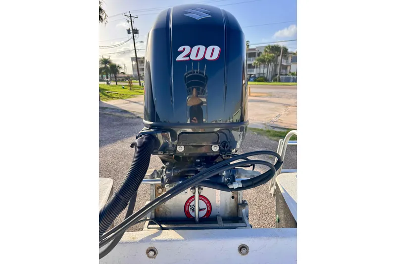Slide: The Image of Outboard motor on a 2006 South Shore 26 boat, featuring a 200 horsepower engine. - 28