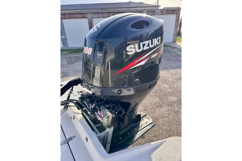 Slide: The Image of Suzuki 200 horsepower outboard motor on a 2006 South Shore 26 boat. - 29
