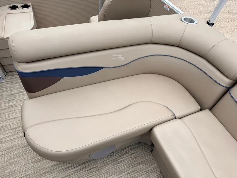Slide: The Image of Bennington 188 S & 50HP Yamaha 4Stroke 2021 - 35