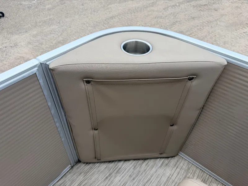 Slide: The Image of Bennington 188 S & 50HP Yamaha 4Stroke 2021 - 40