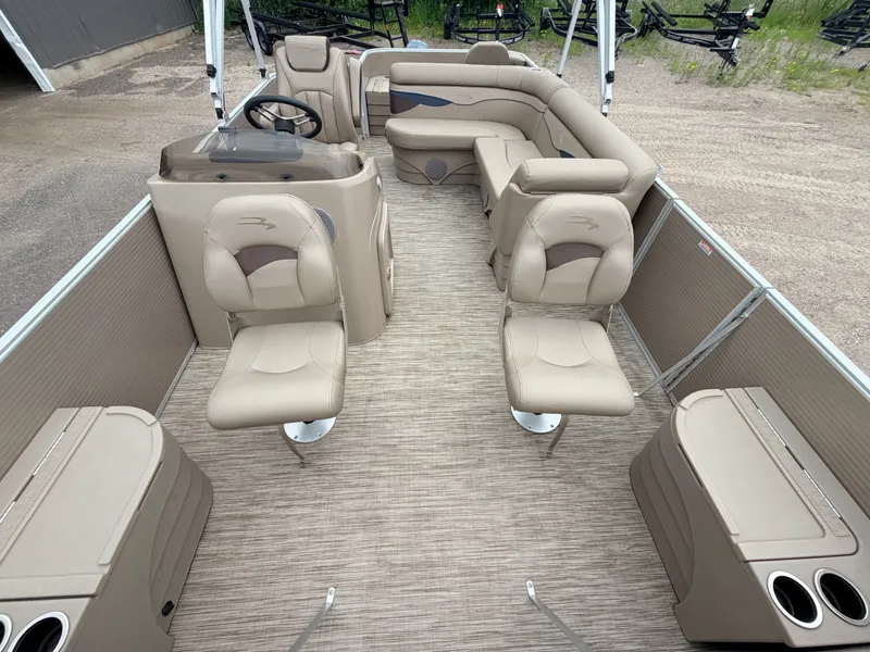 Slide: The Image of Bennington 188 S & 50HP Yamaha 4Stroke 2021 - 2