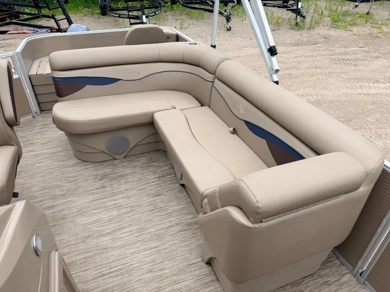 Slide: The Image of Bennington 188 S & 50HP Yamaha 4Stroke 2021 - 32