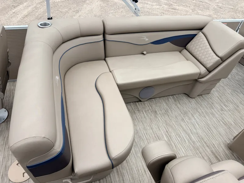 Slide: The Image of Bennington 188 S & 50HP Yamaha 4Stroke 2021 - 36