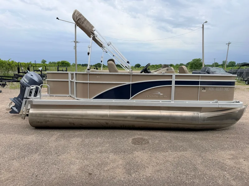 Slide: The Image of Bennington 188 S & 50HP Yamaha 4Stroke 2021 - 23