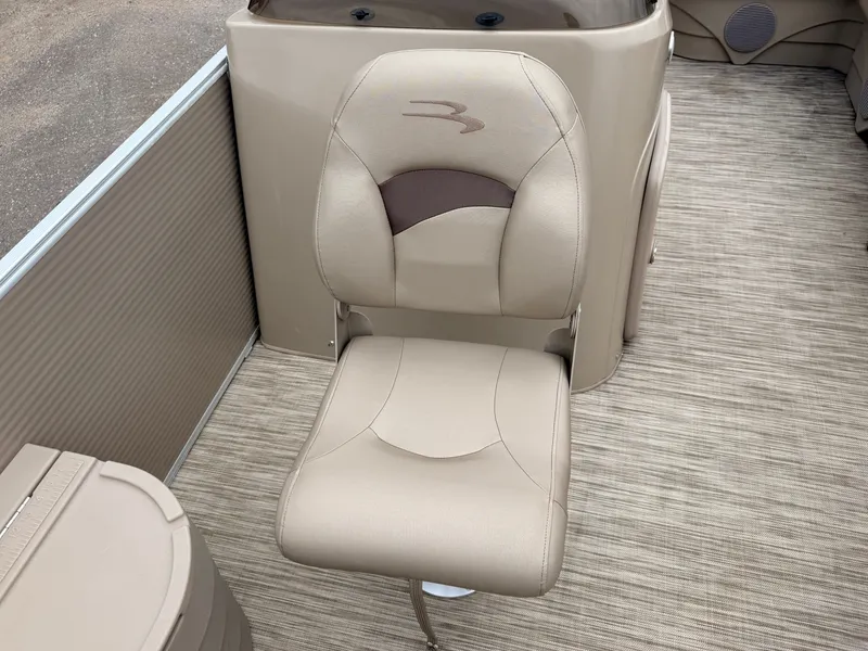 Slide: The Image of Bennington 188 S & 50HP Yamaha 4Stroke 2021 - 18