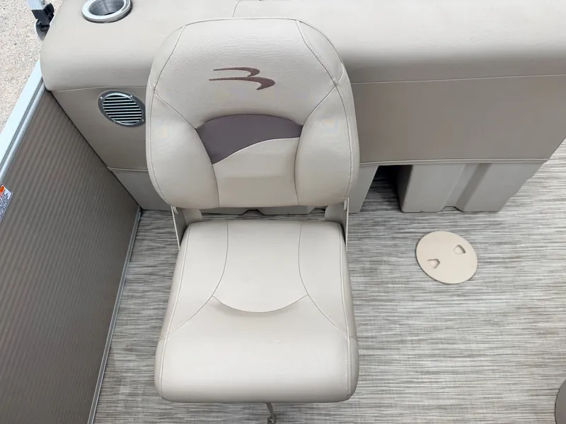 Slide: The Image of Bennington 188 S & 50HP Yamaha 4Stroke 2021 - 39