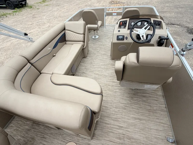 Slide: The Image of Bennington 188 S & 50HP Yamaha 4Stroke 2021 - 6