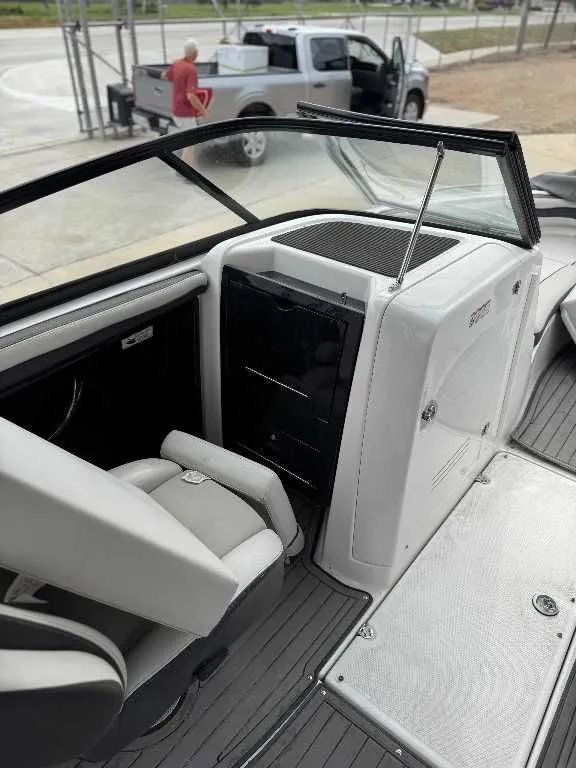 Slide: The Image of Yamaha 242 Limited SE 2017 - 9
