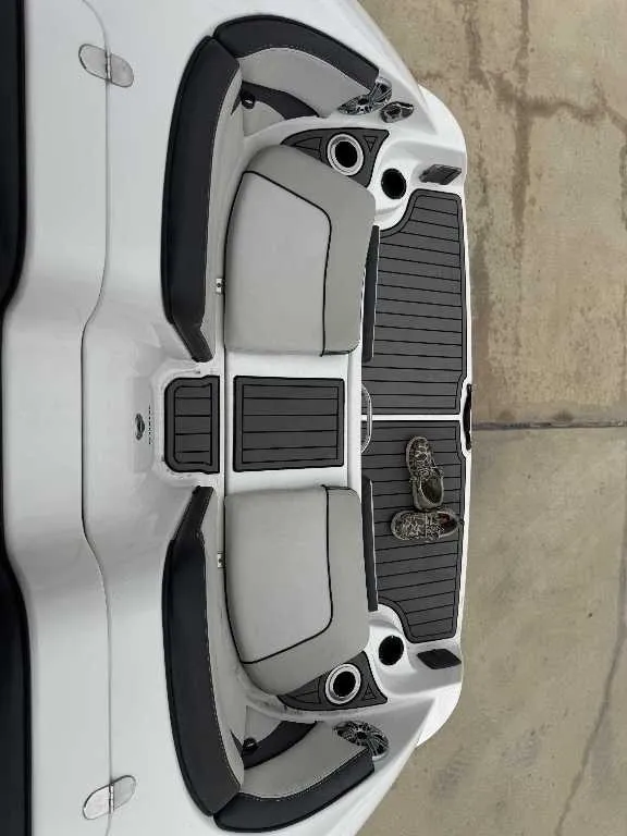 Slide: The Image of Yamaha 242 Limited SE 2017 - 15