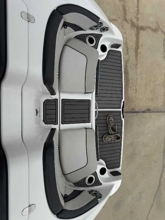 Slide: The Image of Yamaha 242 Limited SE 2017 - 15