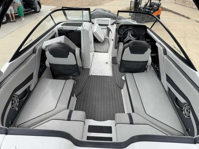 Slide: The Image of Yamaha 242 Limited SE 2017 - 16