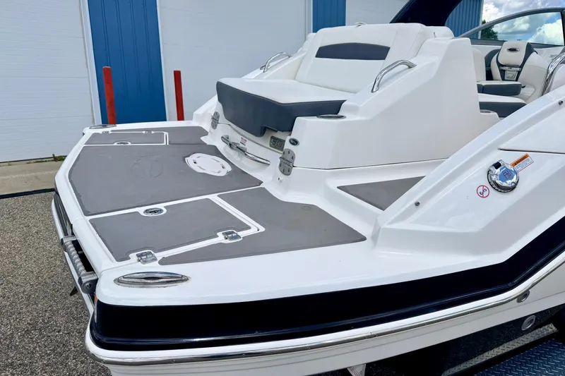 Slide: The Image of 2015 Chaparral Sunesta 264 boat with spacious deck and comfortable seating. - 14