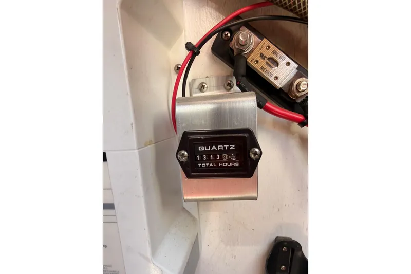 Slide: The Image of Quartz hour meter on a 1991 Caliber 33, displaying total hours. - 54