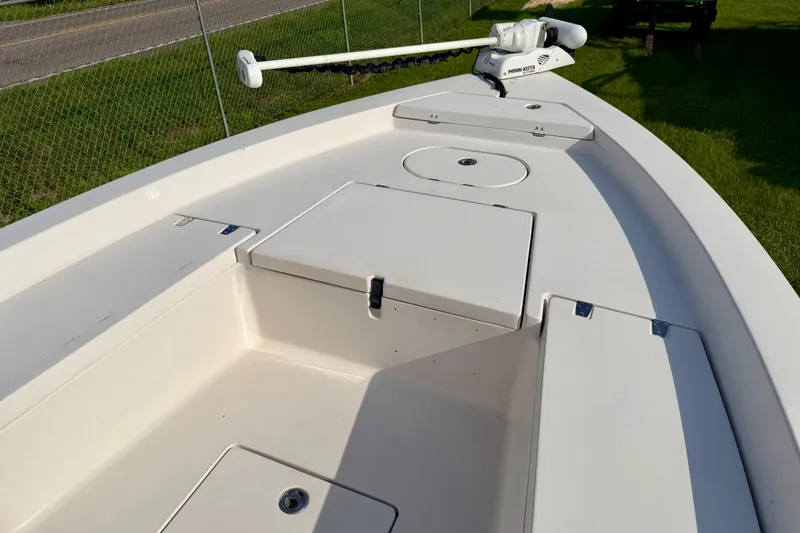 Slide: The Image of 2009 Pathfinder 2200 Tournament Edition boat deck with storage compartments and trolling motor. - 10