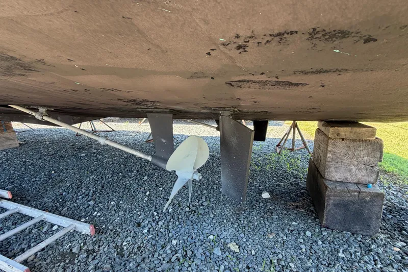 Slide: The Image of 1995 Carver 356 Aft Cabin Motor Yacht underside with propeller and supports. - 14