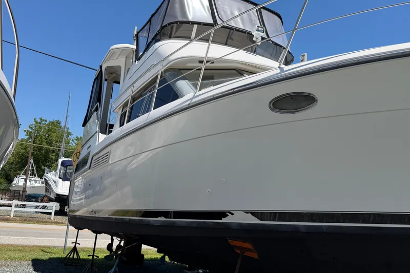 Slide: The Image of 1995 Carver 356 Aft Cabin Motor Yacht on display under clear blue sky. - 4