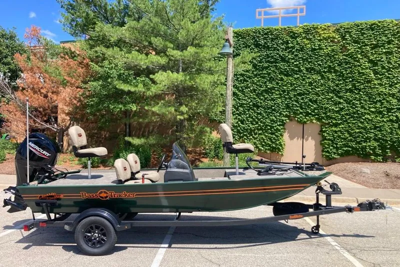 The Image of Tracker Bass Tracker Classic Limited 2026 - undefined
