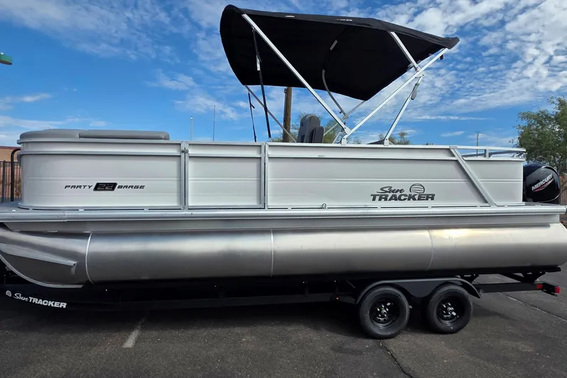 The Image of 2026 Sun Tracker Party Barge 22 RF XP3 pontoon boat with canopy on trailer. - 0