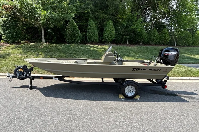 The Image of Tracker Grizzly 1648 SC 2026 - undefined