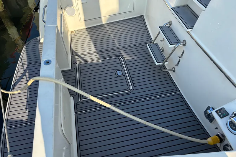 Slide: The Image of 1995 Ocean 48 Cockpit Motor Yacht deck with ladder and hose. - 46