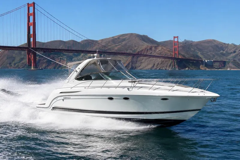 The Image of 2003 Formula 37 Performance Cruiser speeding near Golden Gate Bridge. - 0