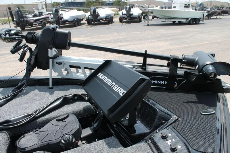 Slide: The Image of 2025 Phoenix 920 Elite boat with Humminbird electronics and Minn Kota trolling motor. - 6