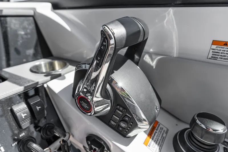 Slide: The Image of Sea Ray SDX 290 Outboard 2023 - 25