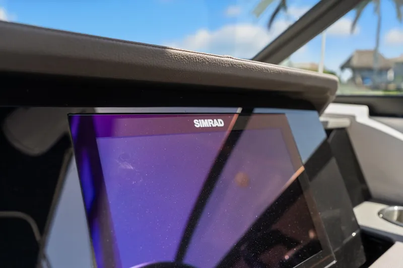 Slide: The Image of Sea Ray SDX 290 Outboard 2023 - 27