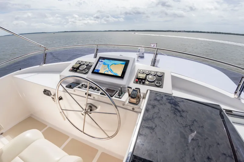 Slide: The Image of Helm of the 2016 DeFever Euro 52 with navigation system. - 20