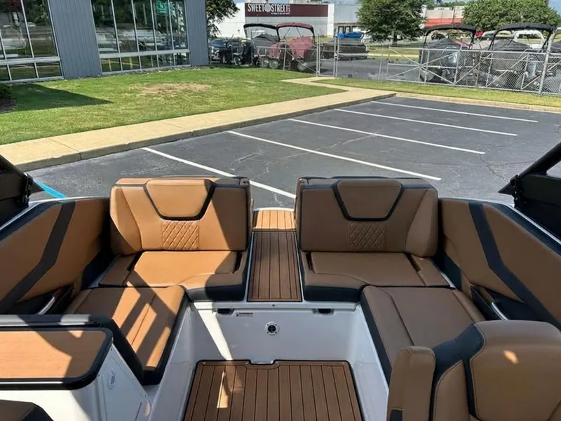 Slide: The Image of The image shows the cockpit of a Yamaha 252SD boat with brown upholstery and wood flooring. - 30