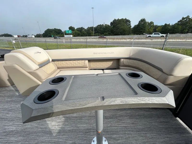 Slide: The Image of Bennington 23SSR LUXE 2027 - 27