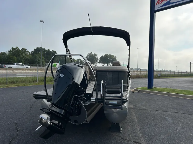 Slide: The Image of Bennington 23SSR LUXE 2027 - 3