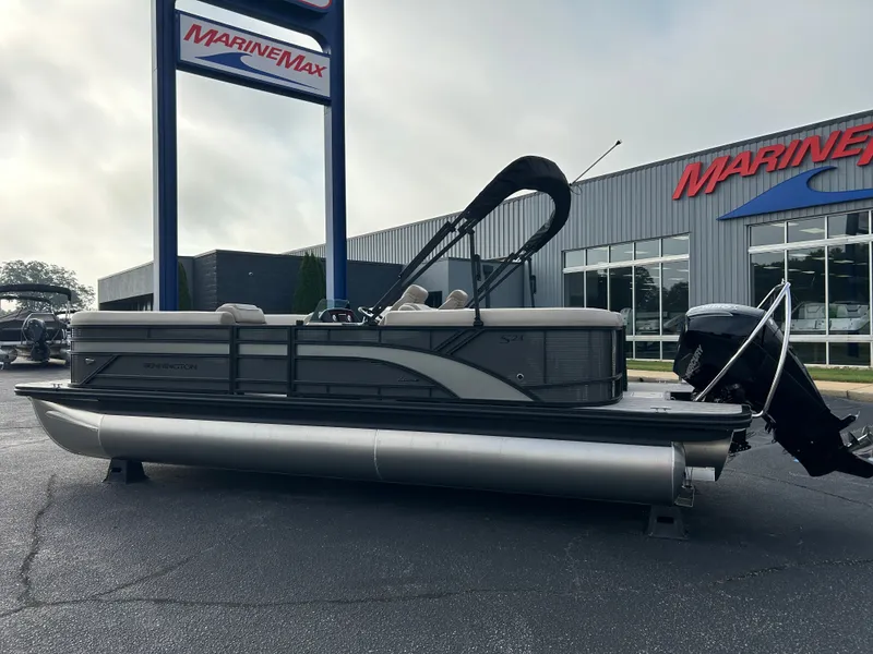 Slide: The Image of Bennington 23SSR LUXE 2027 - 2