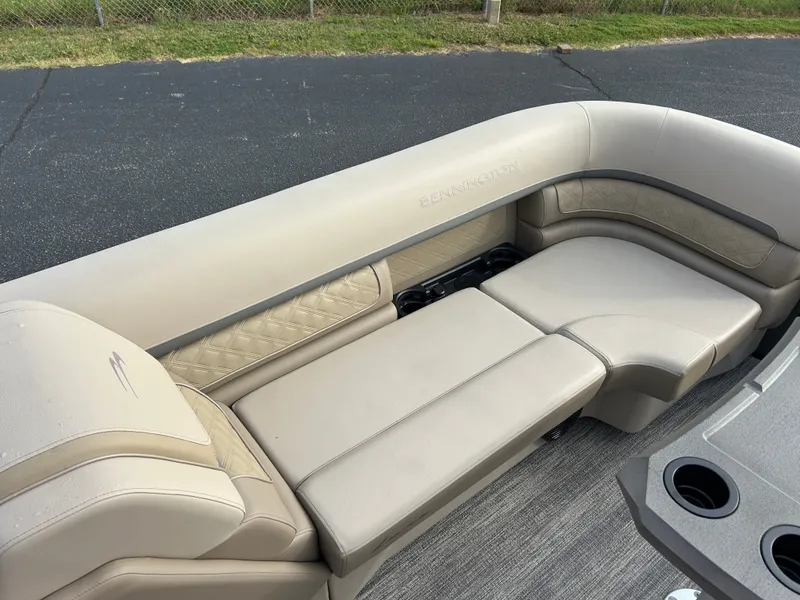 Slide: The Image of Bennington 23SSR LUXE 2027 - 23