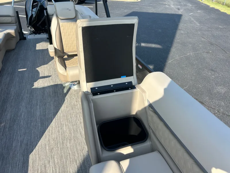 Slide: The Image of Bennington 23SSR LUXE 2027 - 33