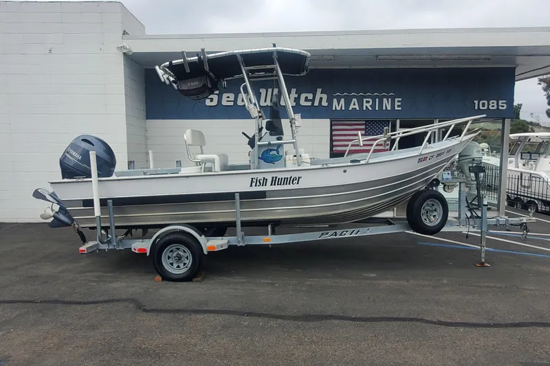 The Image of 2017 Klamath Bayrunner 19 Baja boat on trailer at Sea Witch Marine dealership. - 0