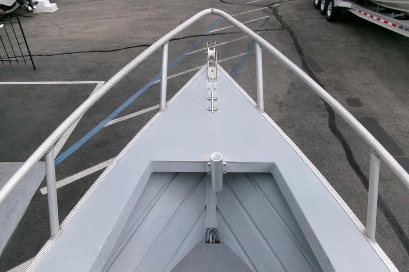 Slide: The Image of Bow view of 2017 Klamath Bayrunner 19 Baja boat in a parking lot. - 4