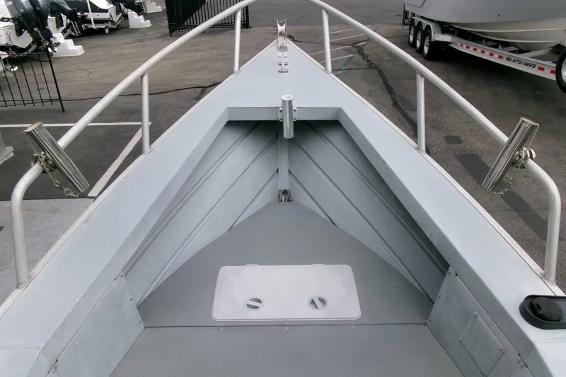 Slide: The Image of 2017 Klamath Bayrunner 19 Baja boat bow with railing and storage hatch. - 5