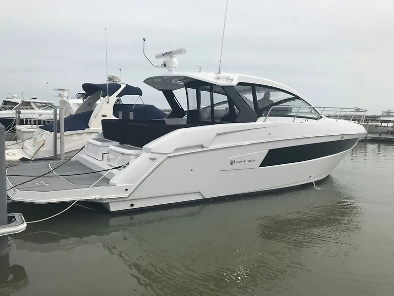 The Image of 2018 Cruisers 390 Express Coupe - 0