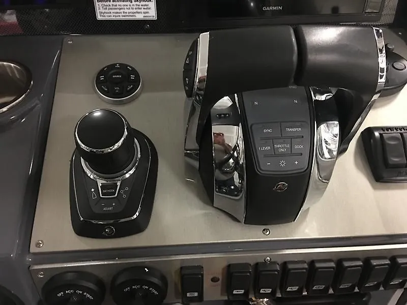 Slide: The Image of 2018 Cruisers 390 Express Coupe - 11