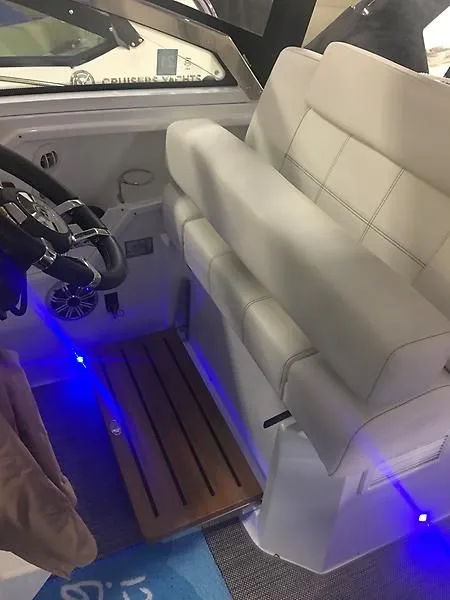 Slide: The Image of 2018 Cruisers 390 Express Coupe - 14