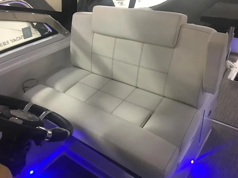 Slide: The Image of 2018 Cruisers 390 Express Coupe - 15