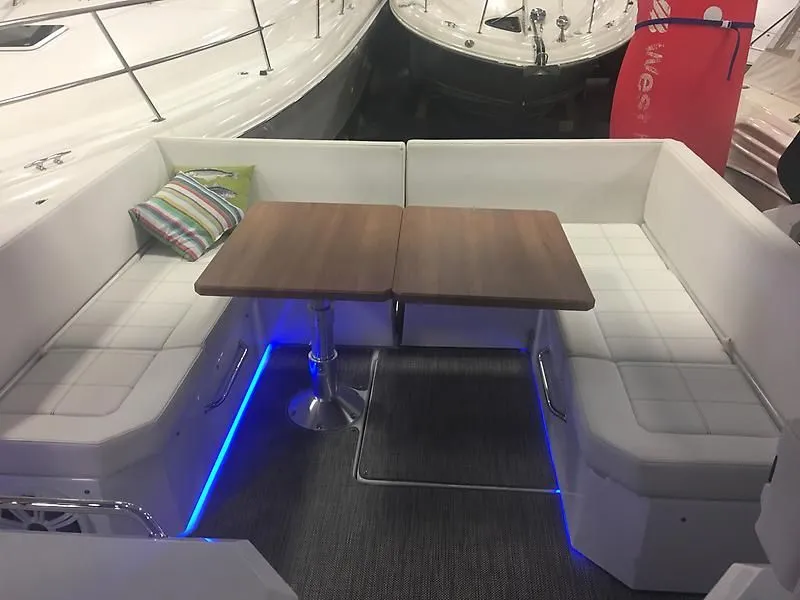 Slide: The Image of 2018 Cruisers 390 Express Coupe - 20
