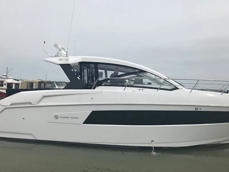 Slide: The Image of 2018 Cruisers 390 Express Coupe - 4
