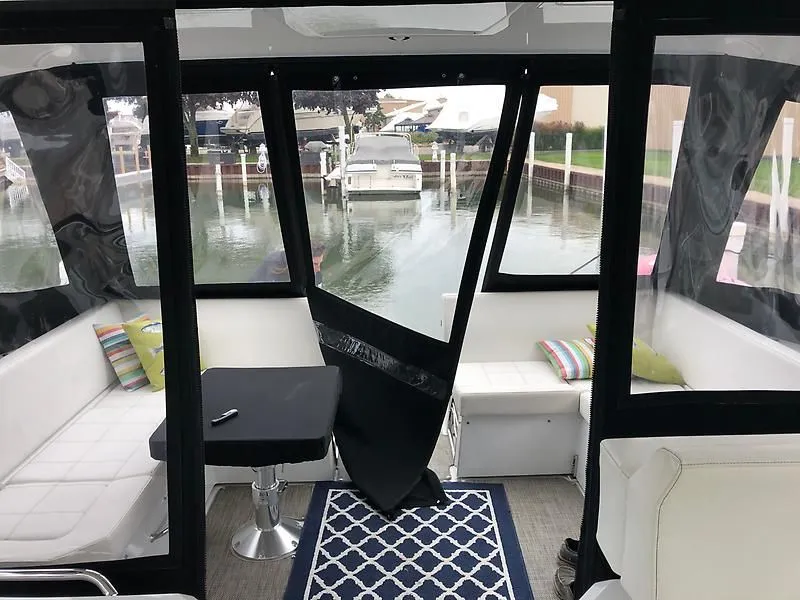 Slide: The Image of 2018 Cruisers 390 Express Coupe - 9