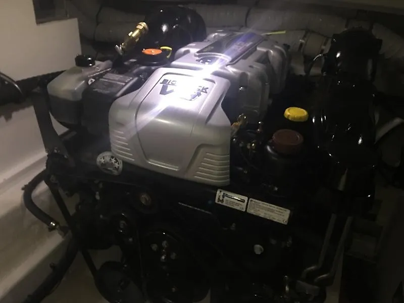 Slide: The Image of 2018 Cruisers 390 Express Coupe - 37