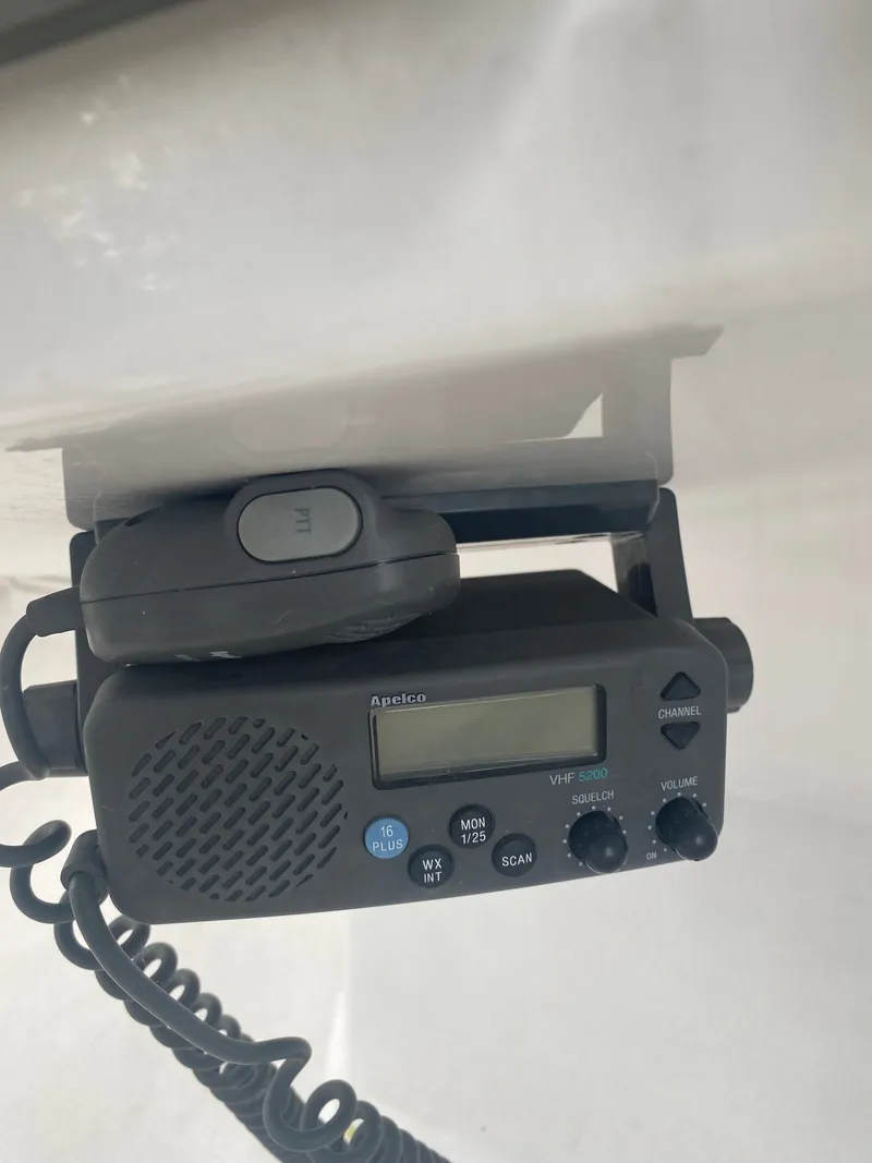 Slide: The Image of 1998 Donzi 3250 LXC - 12