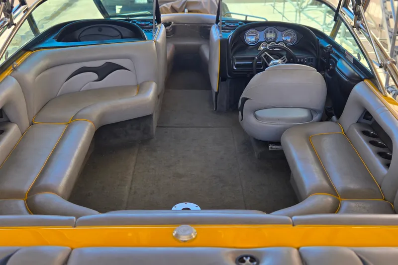 Slide: The Image of Interior of 2007 Calabria CAL AIR PRO V boat with gray seating and dashboard. - 15