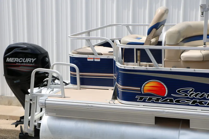 Slide: The Image of Sun Tracker Fishing Barge 20 DLX 2013 - 12