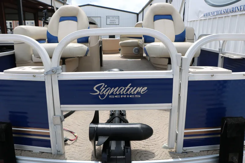 Slide: The Image of Sun Tracker Fishing Barge 20 DLX 2013 - 16